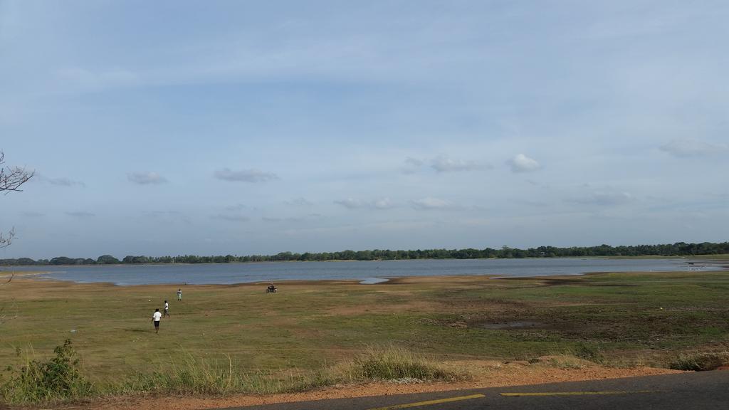 Lake House Homestay Anuradhapura Kültér fotó